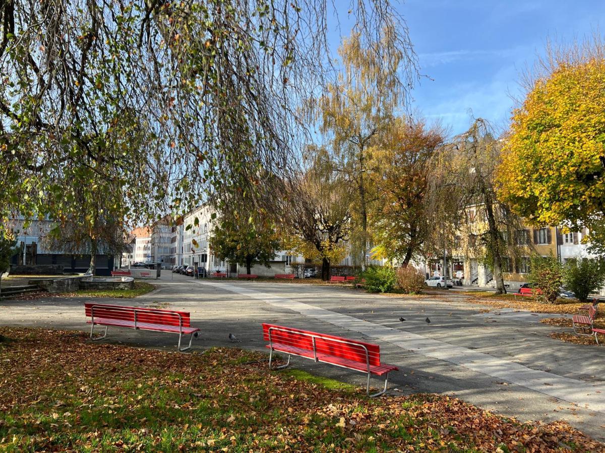 Le Locle : Bel Appartement Chaleureux Экстерьер фото