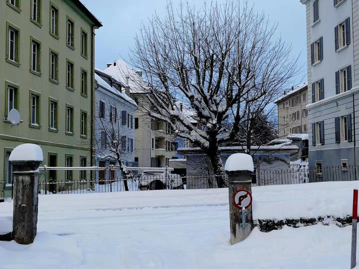 Le Locle : Bel Appartement Chaleureux Экстерьер фото